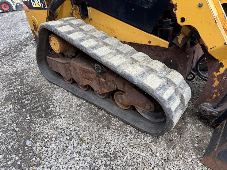 2015-caterpillar-259d-image-12