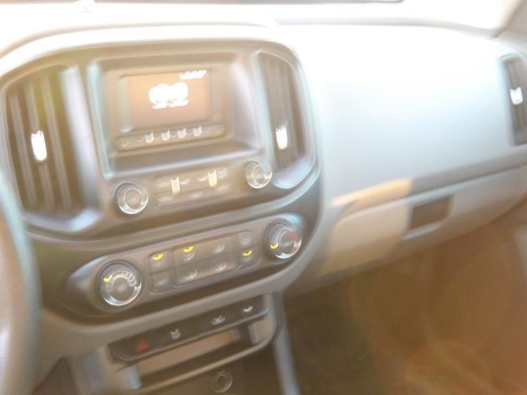 2016-gmc-canyon-image-18