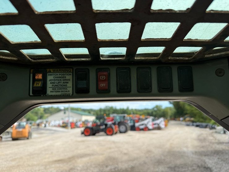 2012-bobcat-t180-image-23