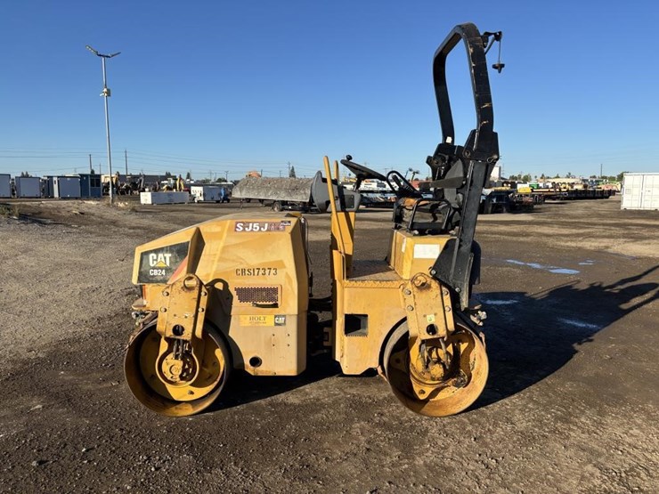 caterpillar-cb24-image-5