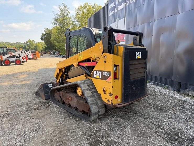 2015-caterpillar-259d-image-2