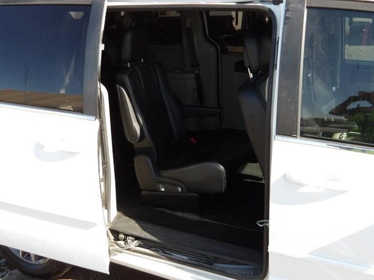 2017-dodge-grand-caravan-image-11