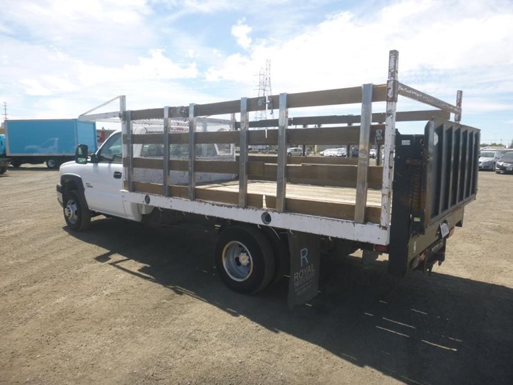 2004-chevrolet-3500-image-4