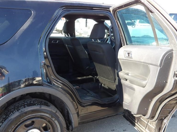 2019-ford-explorer-image-11