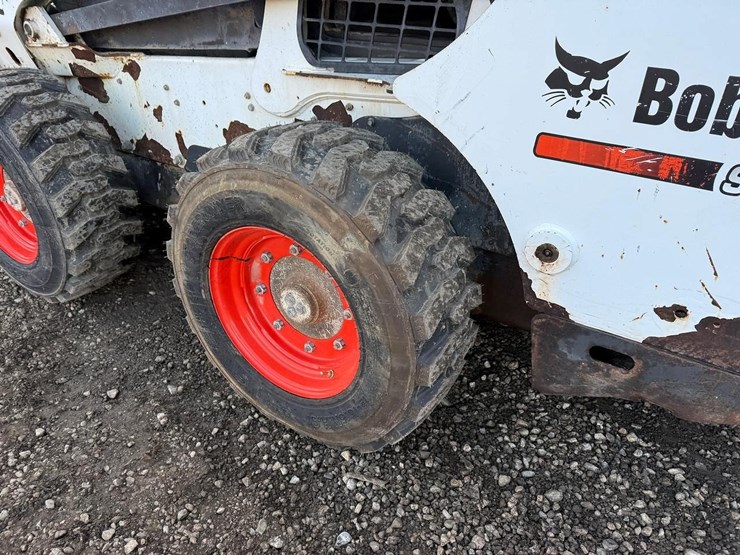 2011-bobcat-s750-image-15