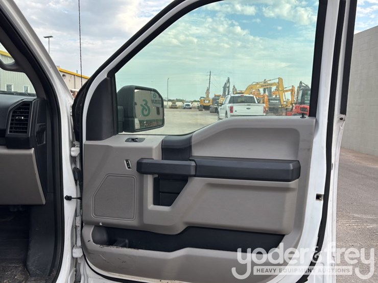 2020-ford-f150-image-26