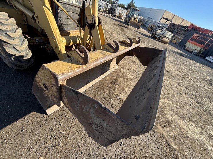 caterpillar-416c-image-13