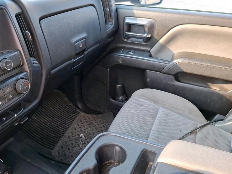 2015-chevrolet-2500-image-13