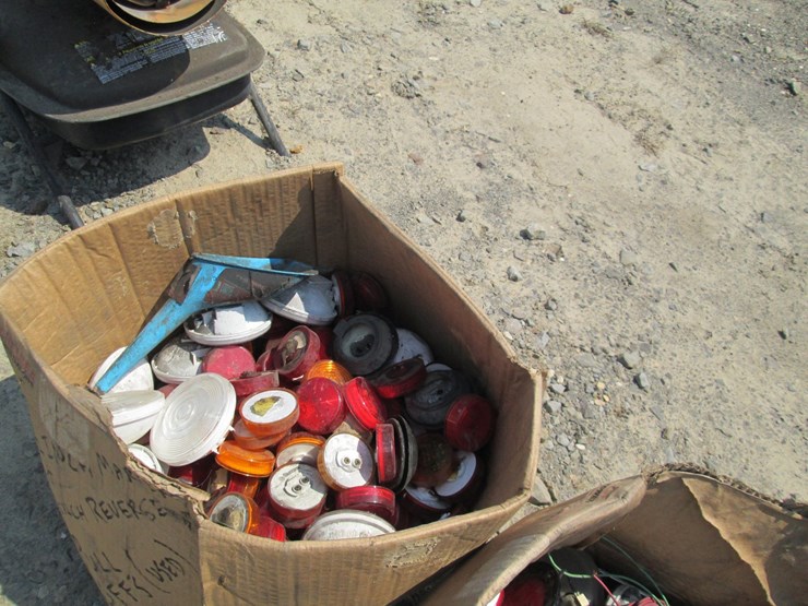 #53842-•-lot-of-(2)-boxes-of-misc.-truck-&-trailer-lights-inv#53842-image-4