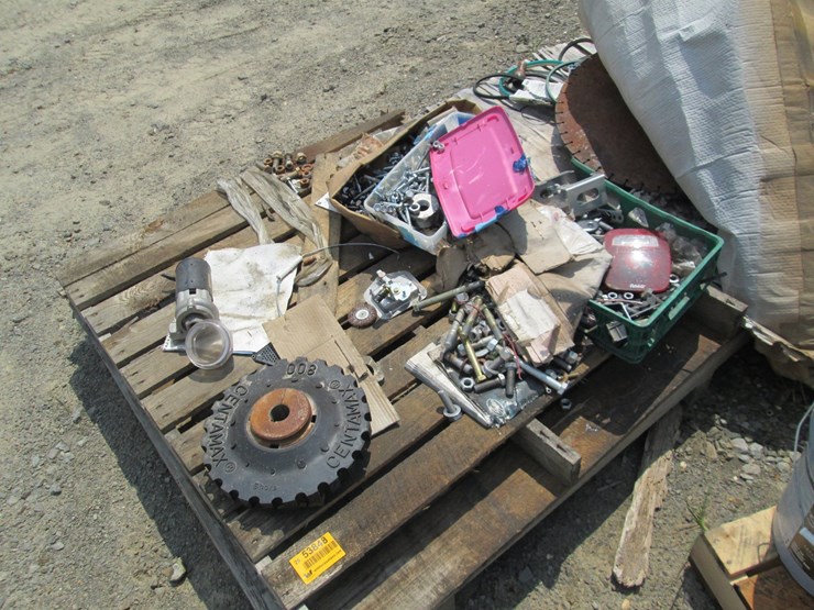 #53848-•-pallet-of-misc-bolts-&-other-items-inv#53848-image-2