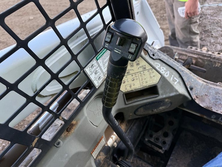 2015-bobcat-t550-image-25