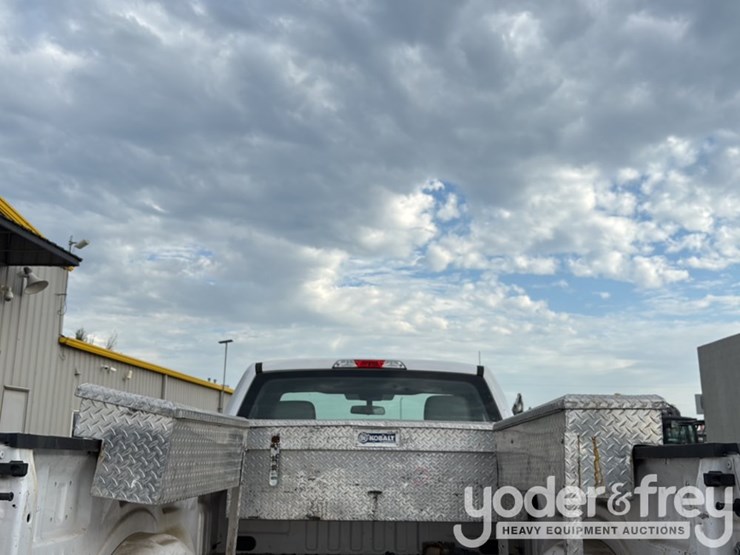 2020-ford-f150-image-22