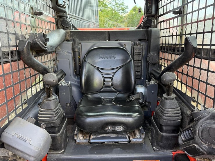2024-kubota-ssv75-image-17