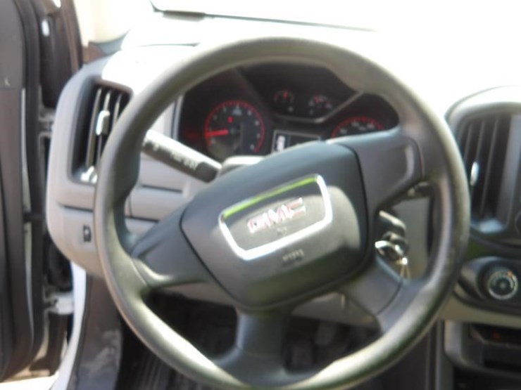 2016-gmc-canyon-image-21
