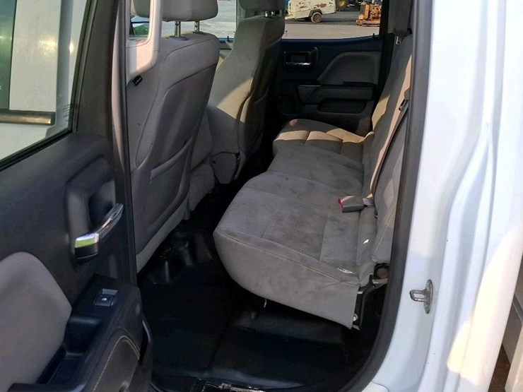 2015-chevrolet-2500-image-16