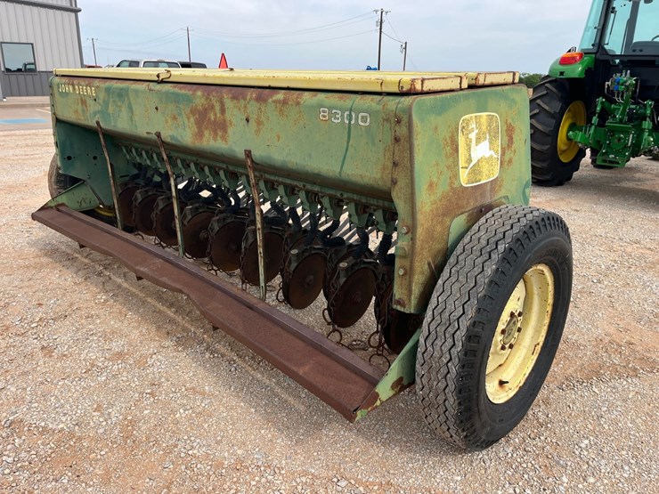 john-deere-8300-image-8