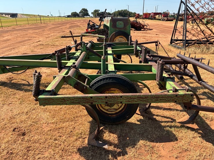 john-deere-100-image-6