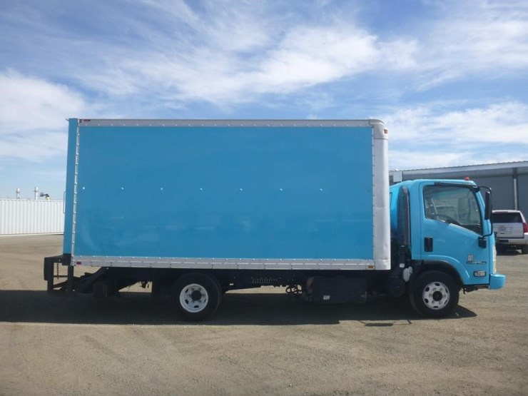2013-isuzu-npr-image-8