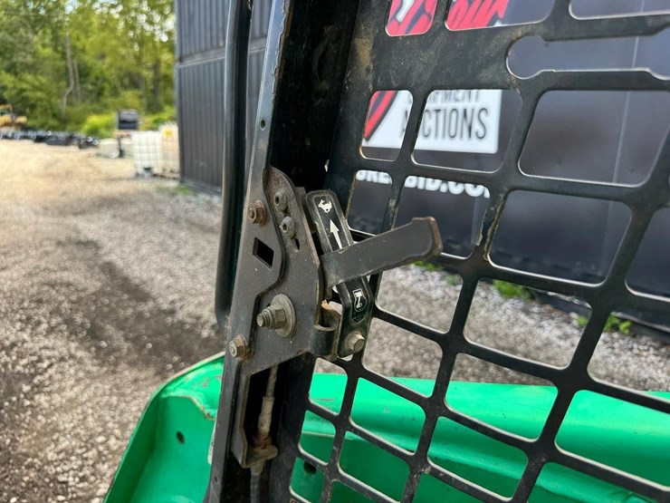 2011-bobcat-t750-image-26