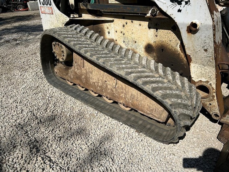 2006-bobcat-t300-image-13