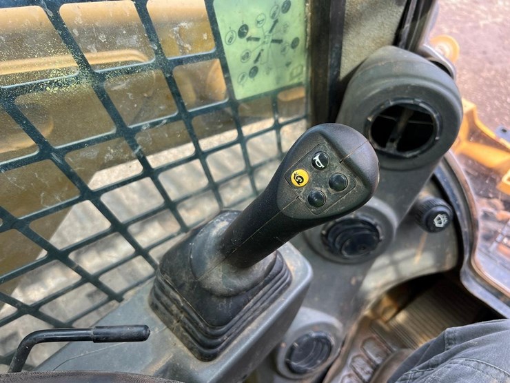 2020-caterpillar-279d3-image-25