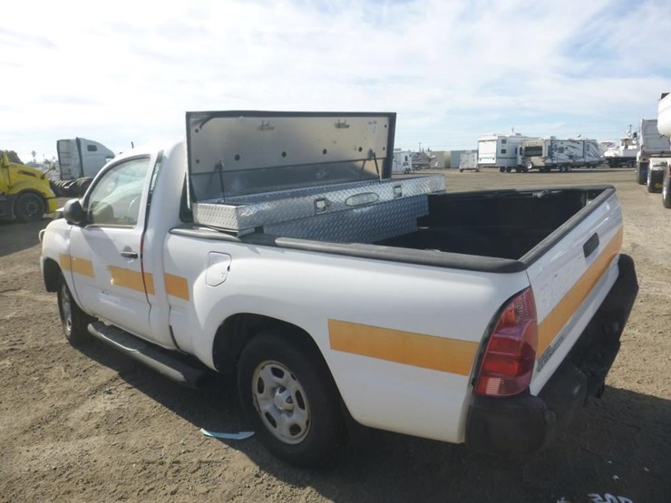 2013-toyota-tacoma-image-4