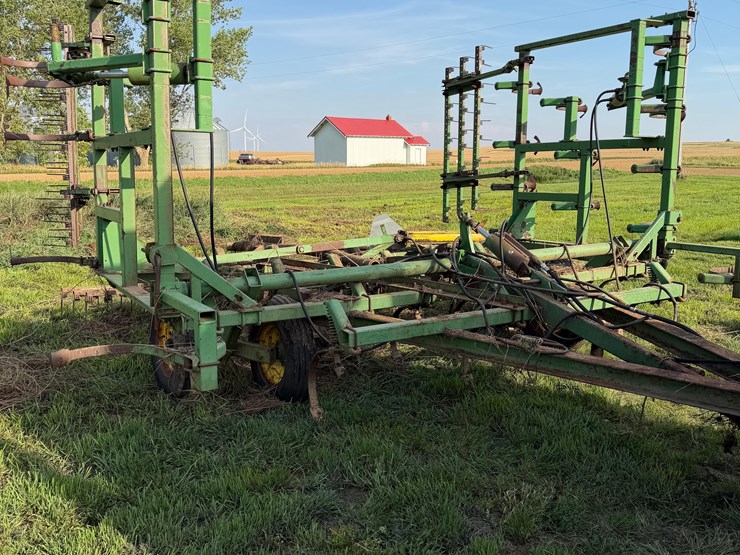 john-deere-field-cultivator-image-1
