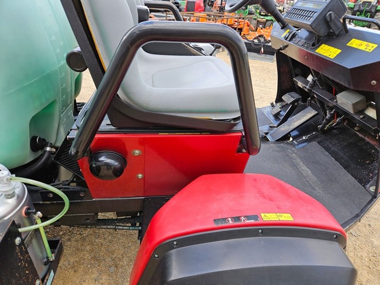 2006-toro-multi-pro-5700d-image-33