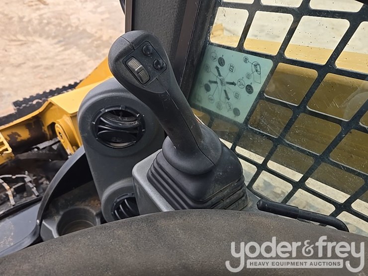 2020-caterpillar-289d3-image-50