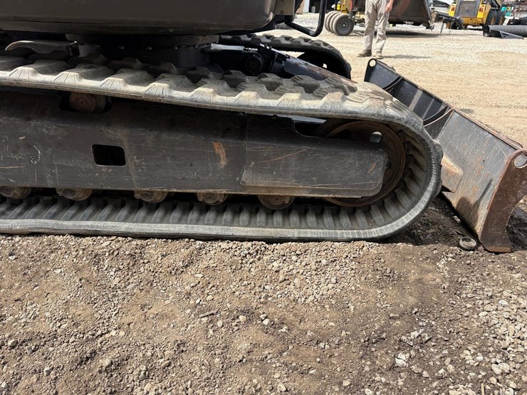 2019-mecalac-6mcr-image-12