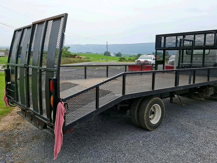 #371-•-2007-isuzu-flatbed-truck-image-23