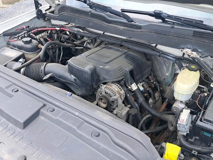 2015-chevrolet-2500-image-17