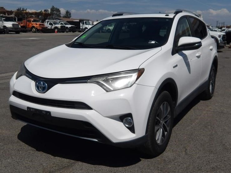 2016-toyota-rav4-image-1