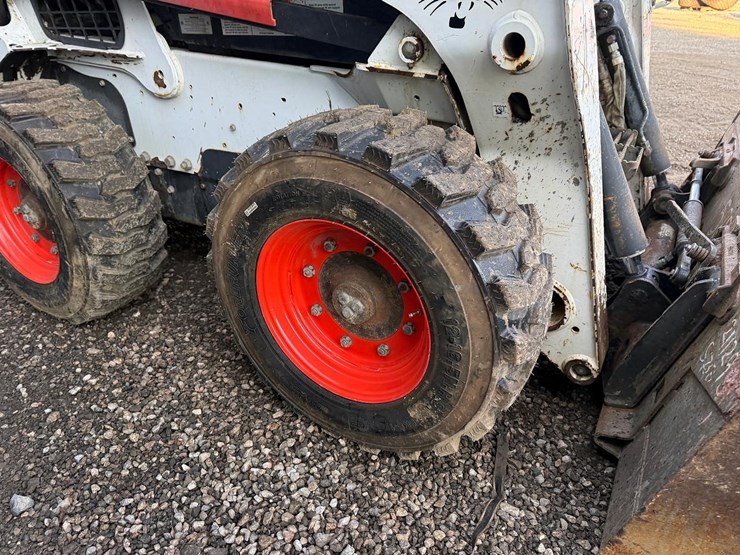 2011-bobcat-s750-image-12
