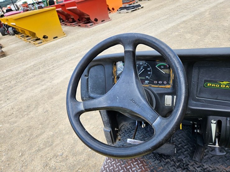 2020-john-deere-gator-image-30