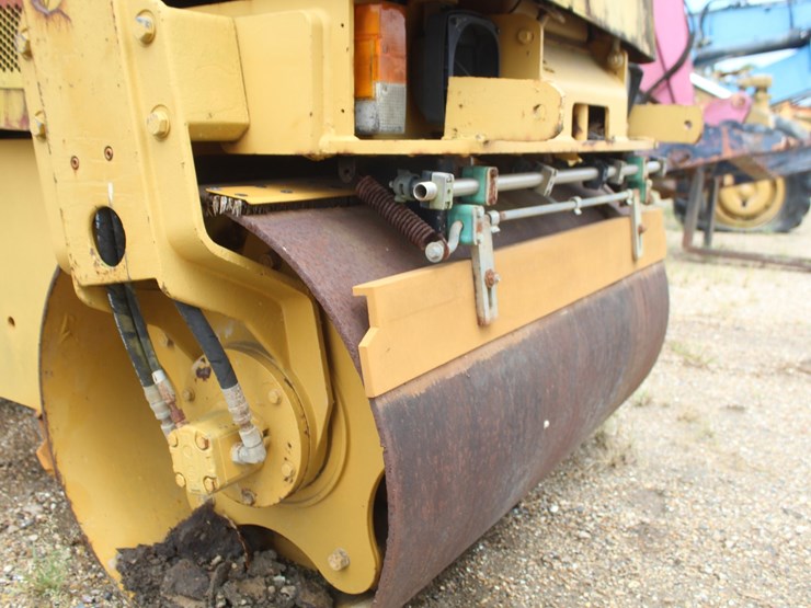 caterpillar-cb24-image-6
