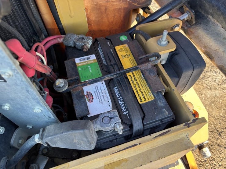 caterpillar-cb24-image-37