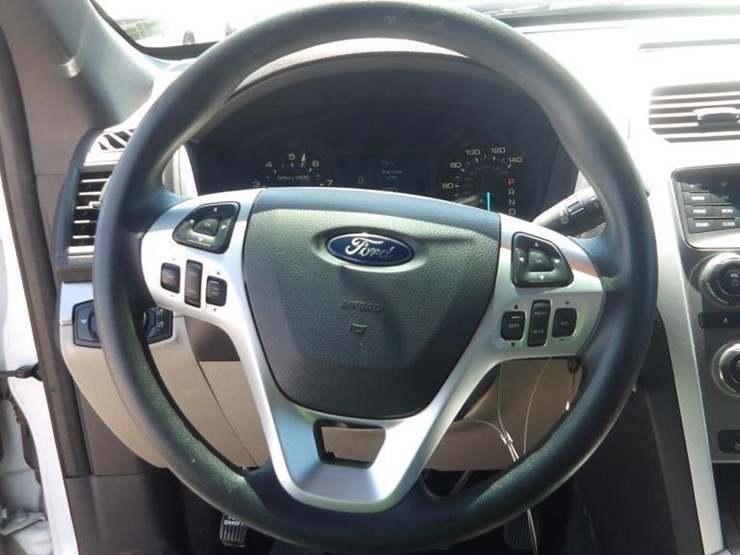 2014-ford-explorer-image-17