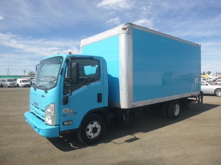 2013-isuzu-npr-image-1