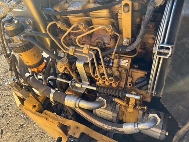 caterpillar-cb24-image-29