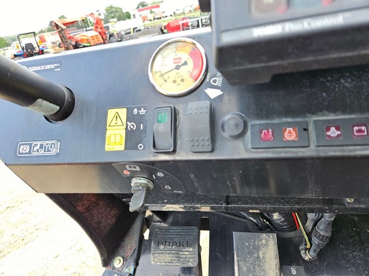 2006-toro-multi-pro-5700d-image-43