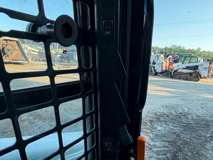 2023-bobcat-t595-image-26