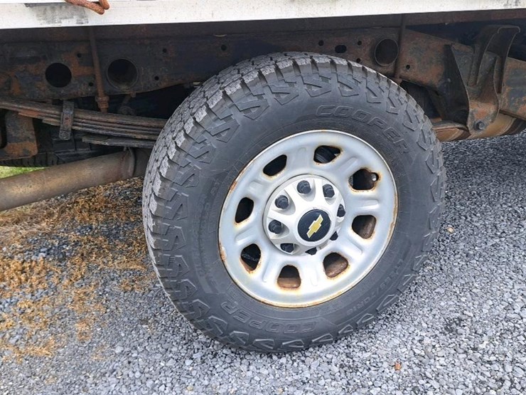 2015-chevrolet-2500-image-33