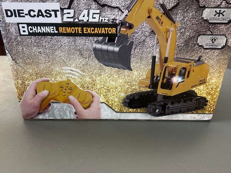 unused-remote-control-excavator-image-3