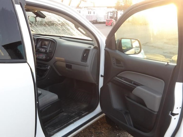 2016-gmc-canyon-image-11