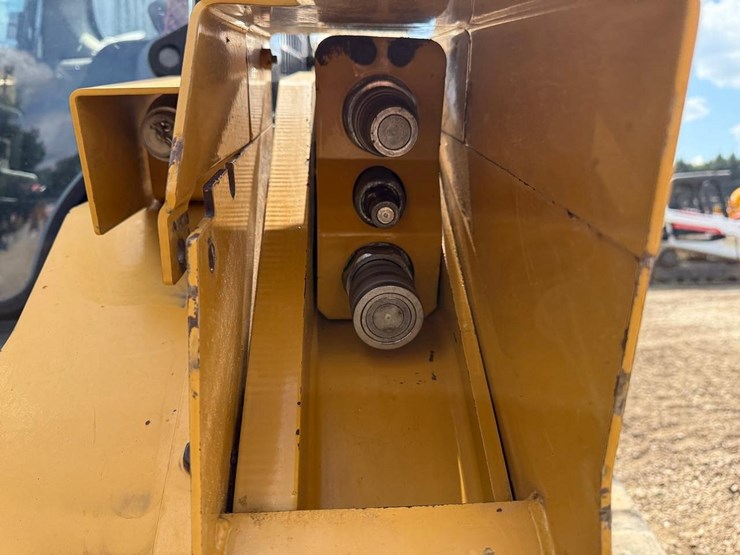 2018-caterpillar-299d2-xps-image-11