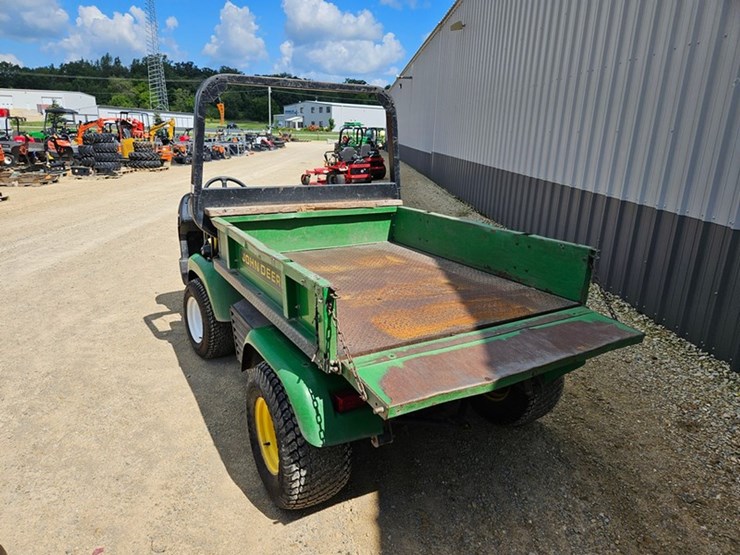 2020-john-deere-gator-image-3