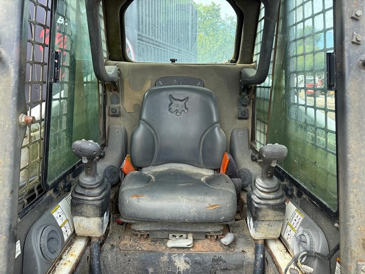 2012-bobcat-t180-image-12