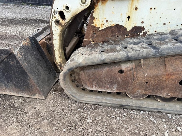 2012-bobcat-t180-image-18