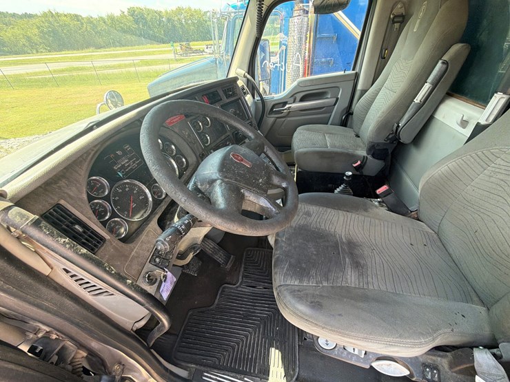 2015-kenworth-t880-image-23